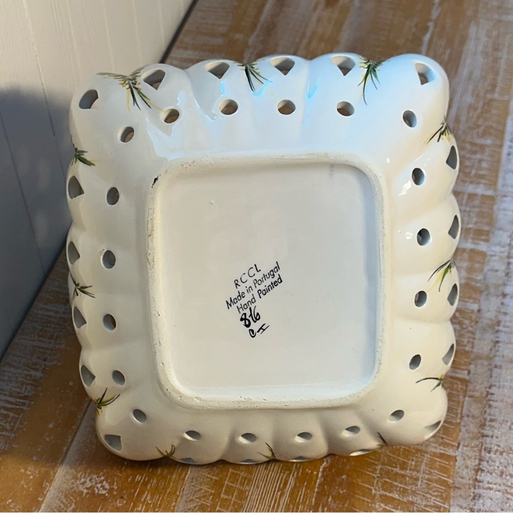 Large Vintage Hand-painted Ceramic Basket - Picture 5 of 8